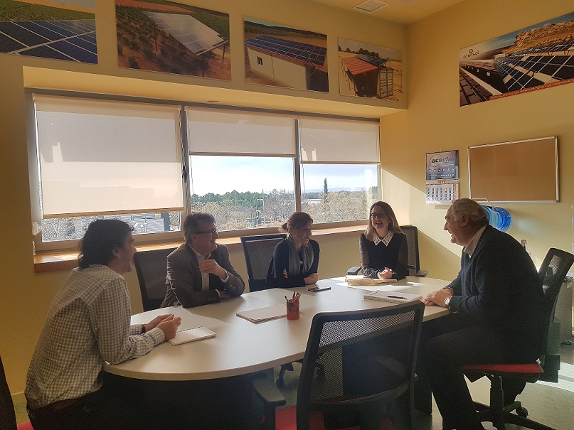 La Directora General de Economía Circular, Marta Gómez Palenque, y la Delegada Provincial de Desarrollo Sostenible en Albacete, Llanos Valero, visitan nuestras instalaciones en Albacete.